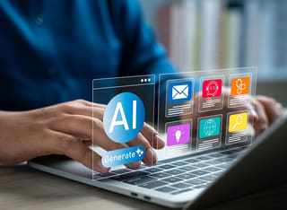 die Grundlagen des automatisierten AI Tradings werden von einem Krypto-Einsteiger erlernt
